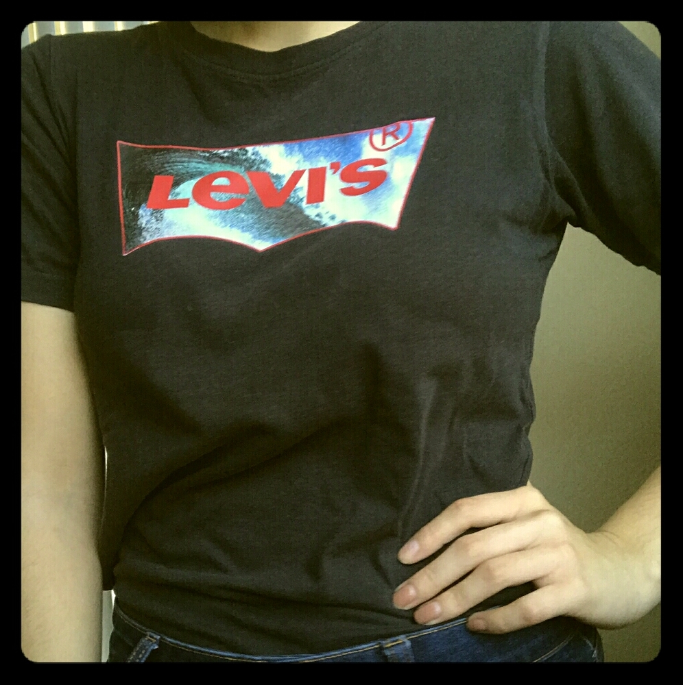 Levi's logo tee
